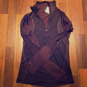 NEW Nike Hyperwarm Long Sleeve Top